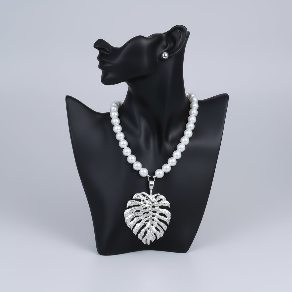 How to Wear Bold Jewelry for All Walks of Life