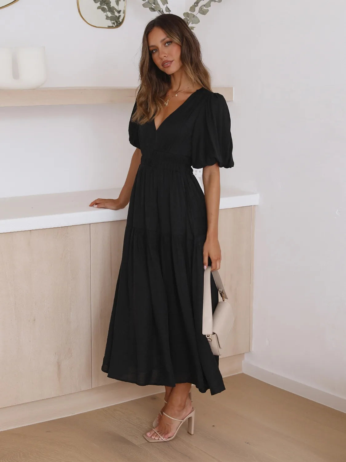Black_dress_with_puffed_sleeves