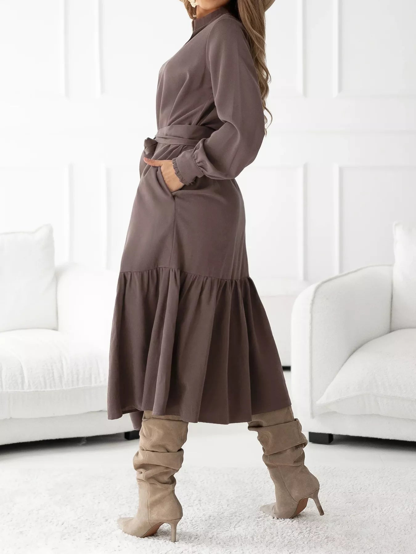 Long brown dress, long sleeves, with a belt