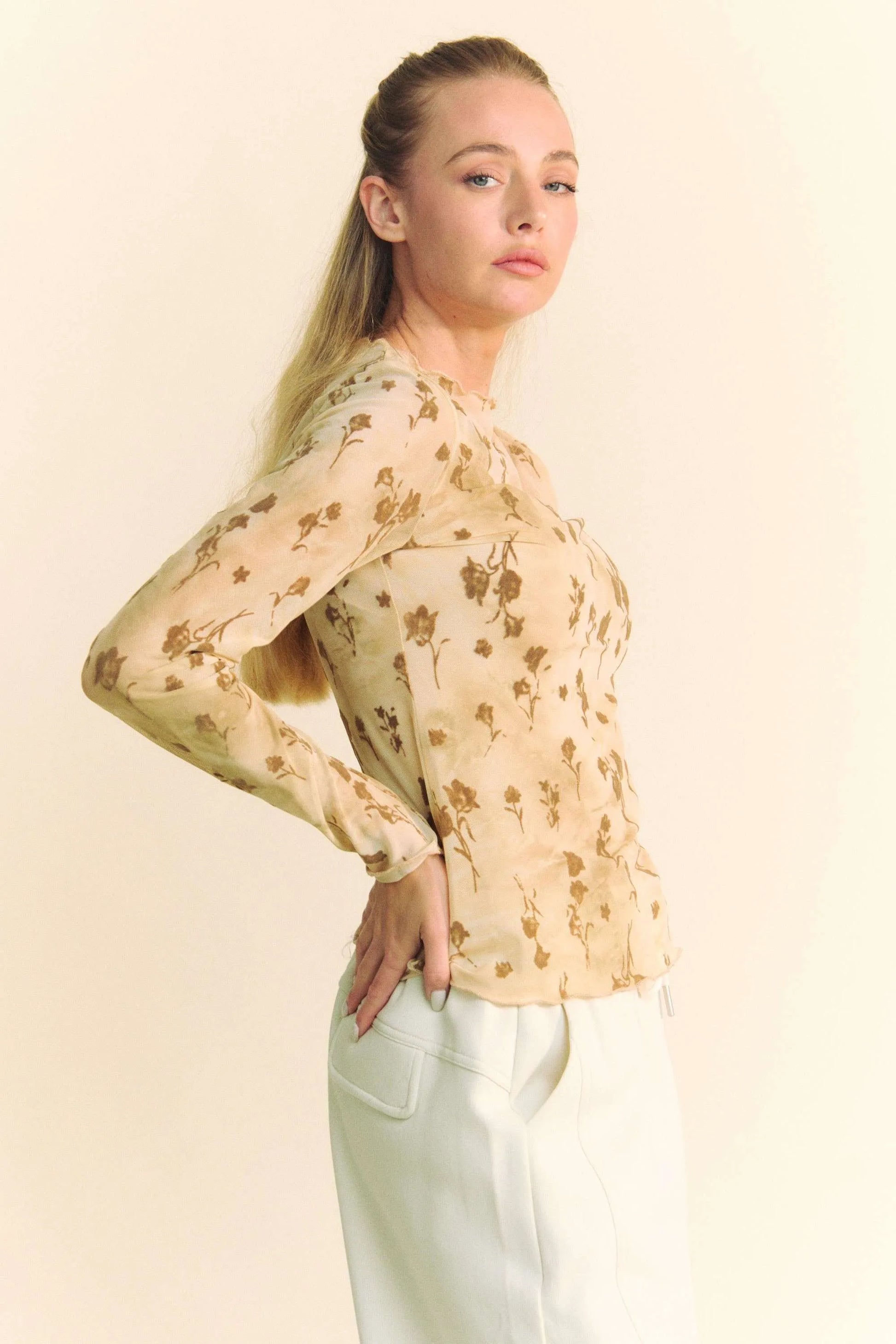 This elegant chiffon blouse features a romantic floral print on a light beige background. Made from high-quality, lightweight chiffon material that offers both comfort and style.
