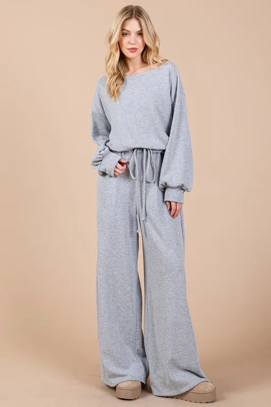 The Boat Neck Long Sleeve Drawstring Jumpsuit is a stylish and practical choice for a chic outfit. Featuring a boat neckline, long sleeves, and a drawstring waist, this jumpsuit offers a flattering silhouette and comfort. The versatile design makes it suitable for casual outings to more dressy events. Step out in this jumpsuit and make a fashion statement with its modern and trendy appeal.