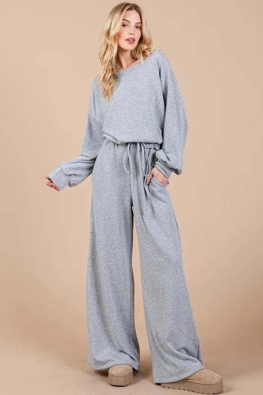 The Boat Neck Long Sleeve Drawstring Jumpsuit is a stylish and practical choice for a chic outfit. Featuring a boat neckline, long sleeves, and a drawstring waist, this jumpsuit offers a flattering silhouette and comfort. The versatile design makes it suitable for casual outings to more dressy events. Step out in this jumpsuit and make a fashion statement with its modern and trendy appeal.