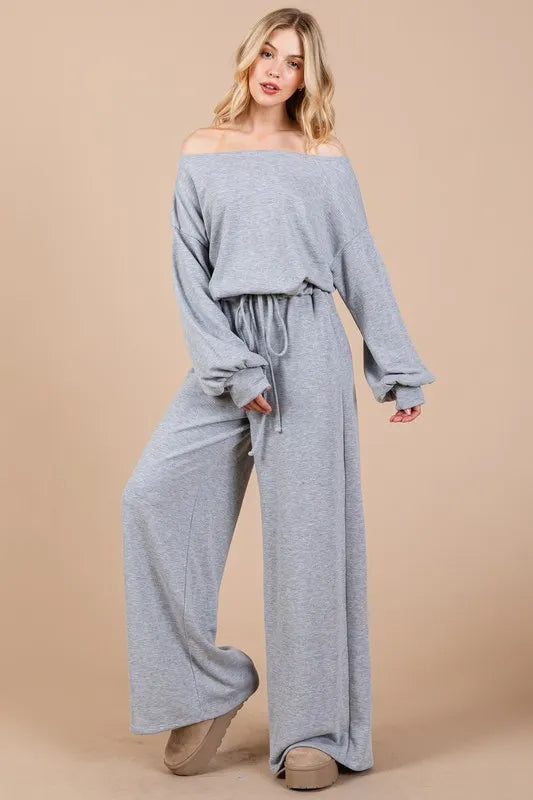 The Boat Neck Long Sleeve Drawstring Jumpsuit is a stylish and practical choice for a chic outfit. Featuring a boat neckline, long sleeves, and a drawstring waist, this jumpsuit offers a flattering silhouette and comfort. The versatile design makes it suitable for casual outings to more dressy events. Step out in this jumpsuit and make a fashion statement with its modern and trendy appeal.