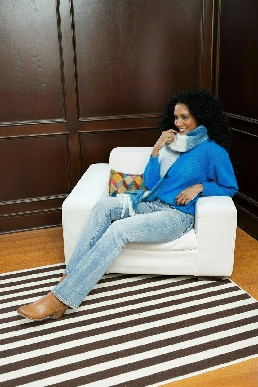 These Mid-Size Thermal Bootcut Jeans seamlessly blend style and warmth for a practical yet trendy look. Crafted from a thermal fabric, they provide both comfort and insulation during cooler seasons. 