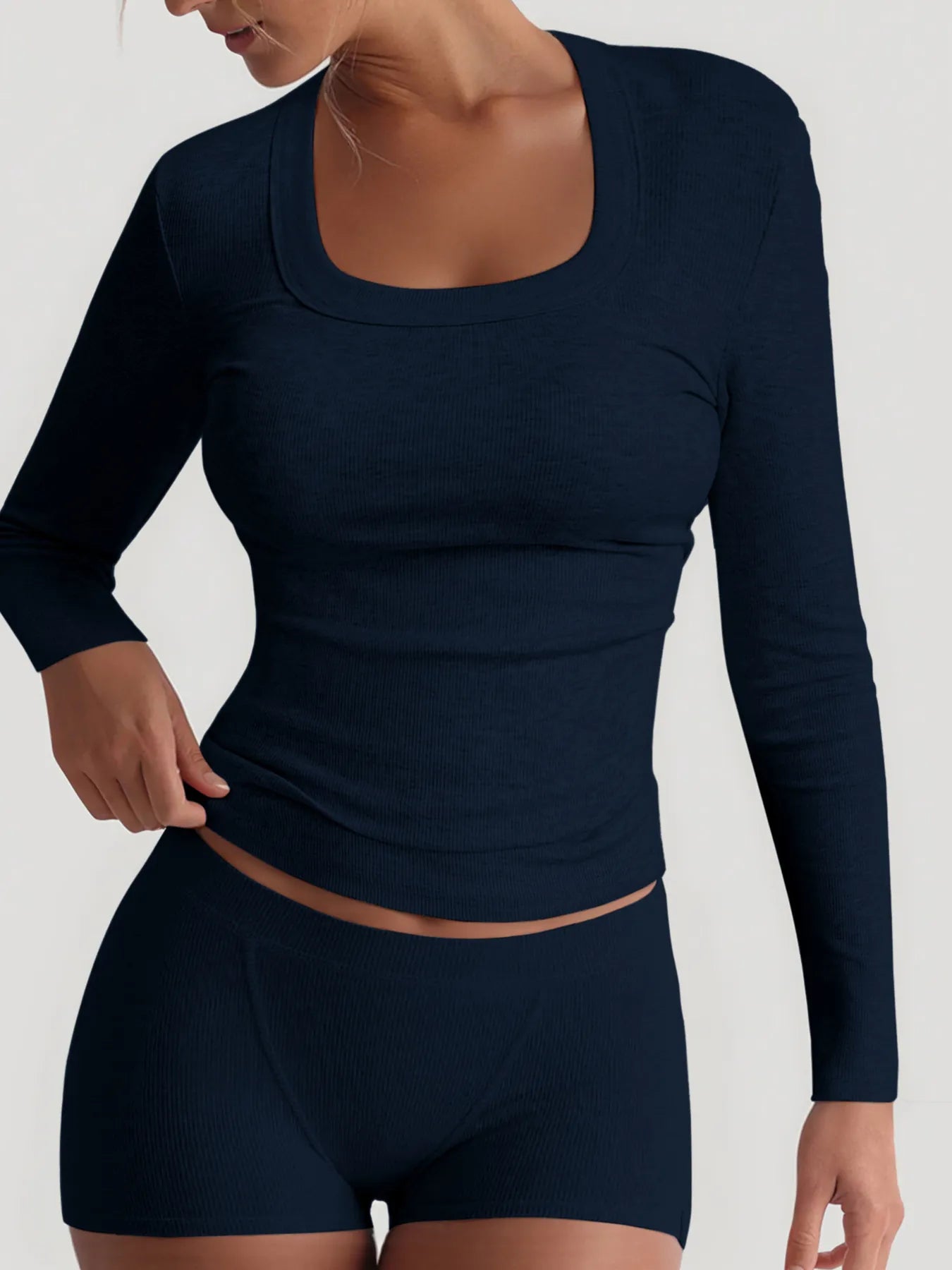 Square Neck Long Sleeve Top and Shorts Set

Features: Basic style
Number of pieces: Two-piece
Stretch: Stretchy