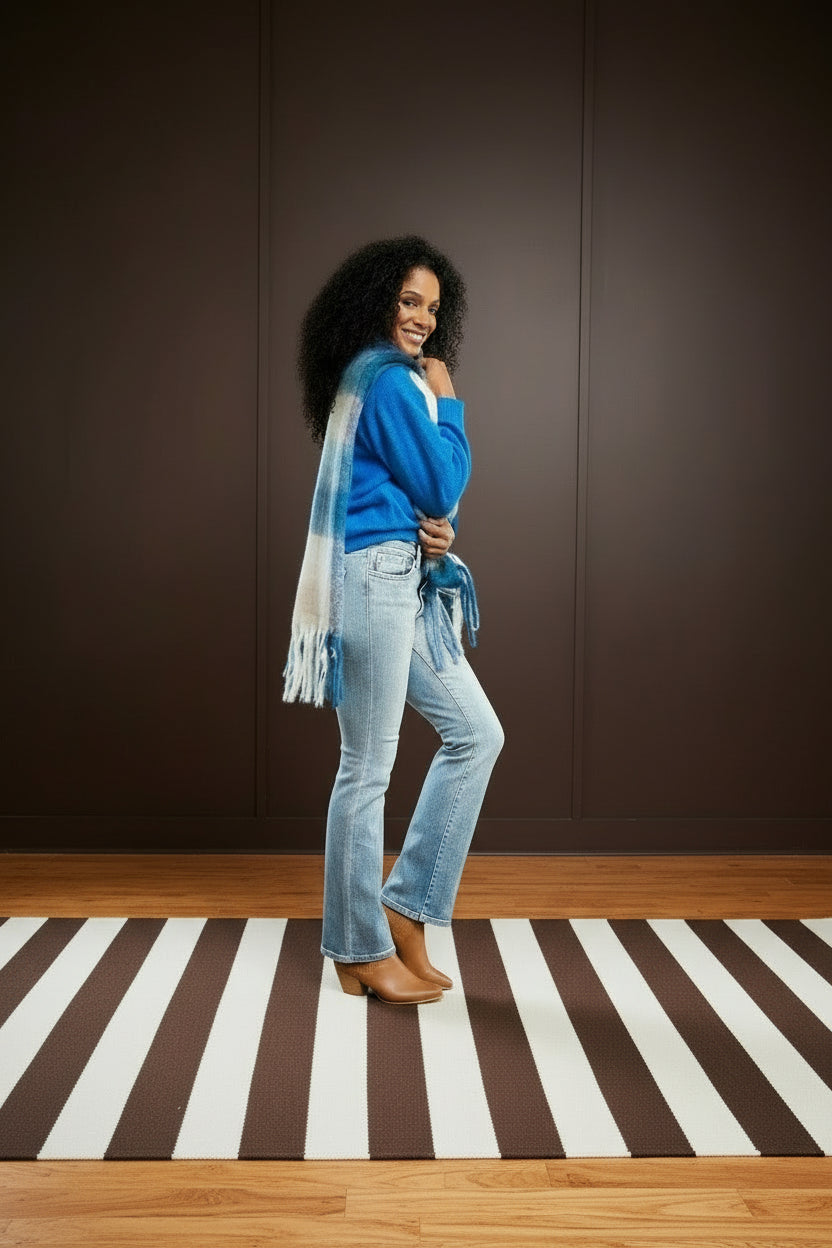 These Mid-Size Thermal Bootcut Jeans seamlessly blend style and warmth for a practical yet trendy look. Crafted from a thermal fabric, they provide both comfort and insulation during cooler seasons. 