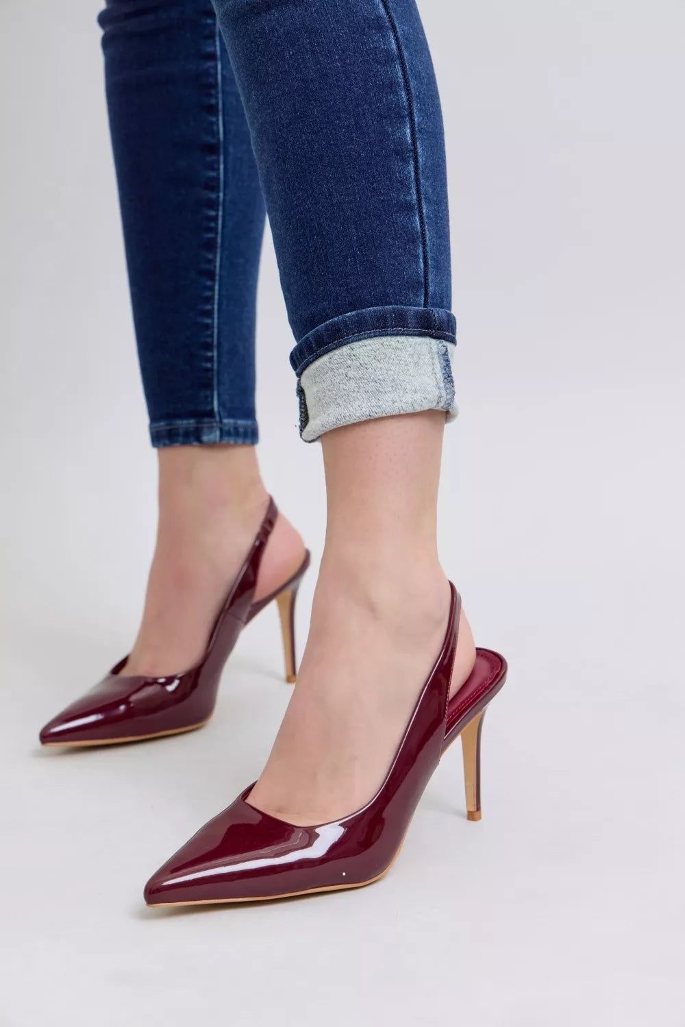 Showing the skinny jeans fabric