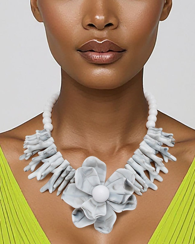 Collar Gray Exotic Goddess Floral Necklace
