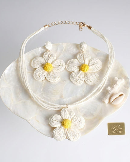 Ivory Daisy Flower Raffia Pendant Necklace Set