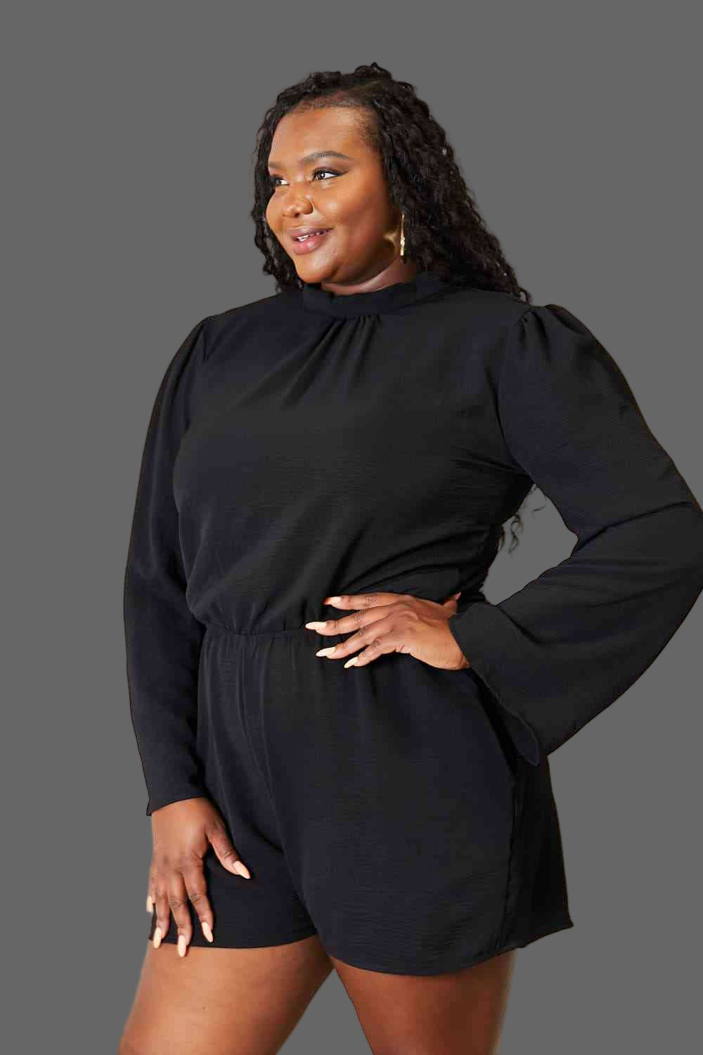 This open-back romper with pockets is the perfect combination of style and functionality. 