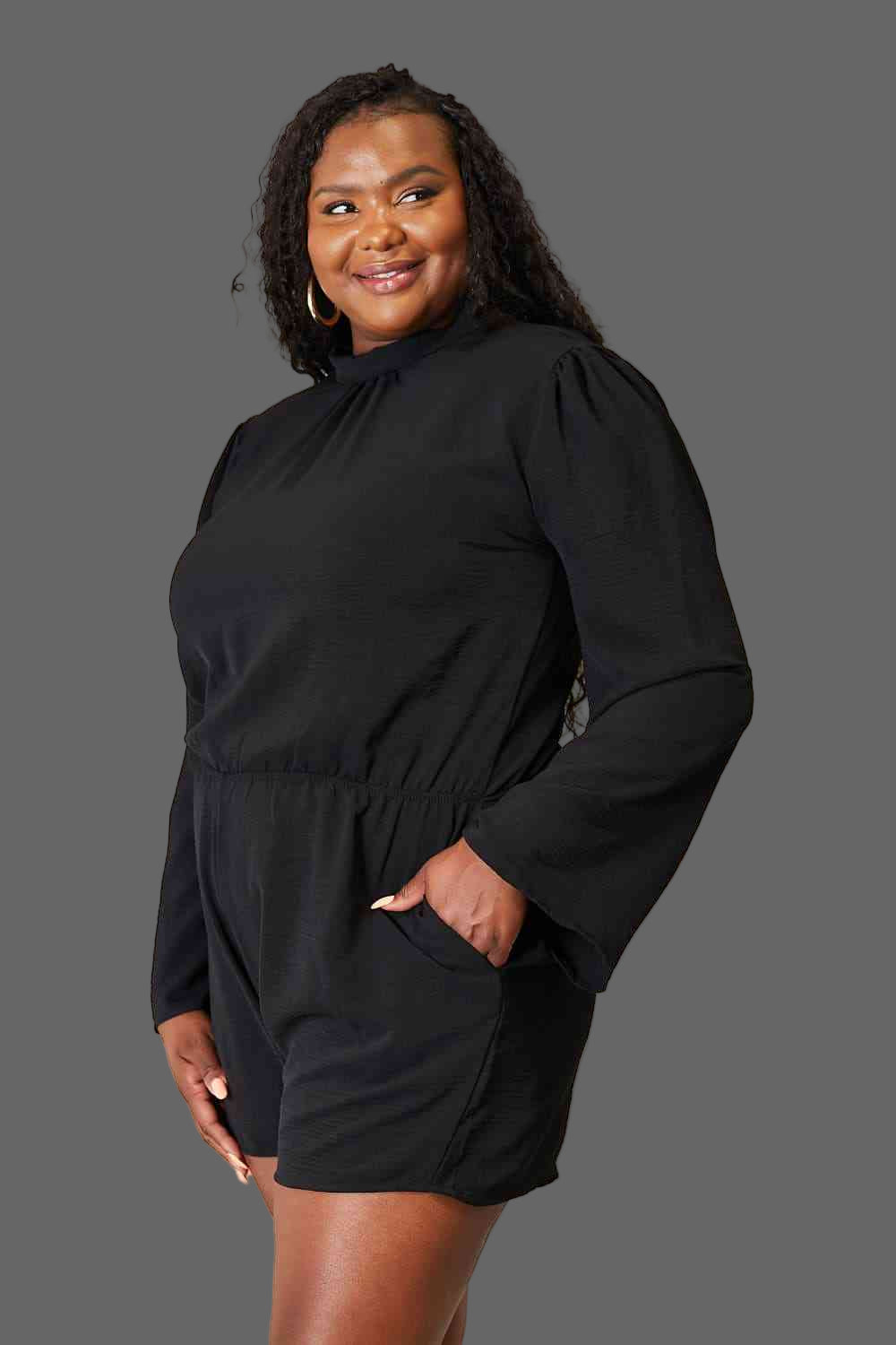 This open-back romper with pockets is the perfect combination of style and functionality.