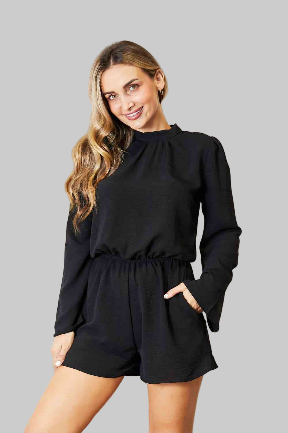 This open-back romper with pockets is the perfect combination of style and functionality. 