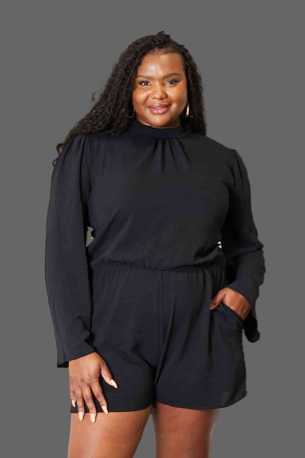 This open-back romper with pockets is the perfect combination of style and functionality. 