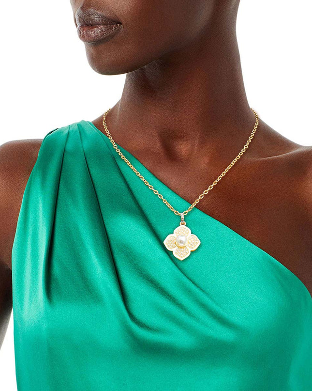 Pearlescent Blooms: Flower Necklace
