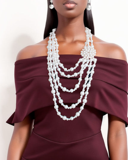 Elegance in White: Pearl Brooch Necklace