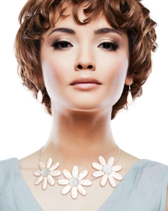 Ivory Triple Flower Wire Collar