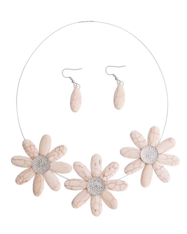 Ivory Triple Flower Wire Collar