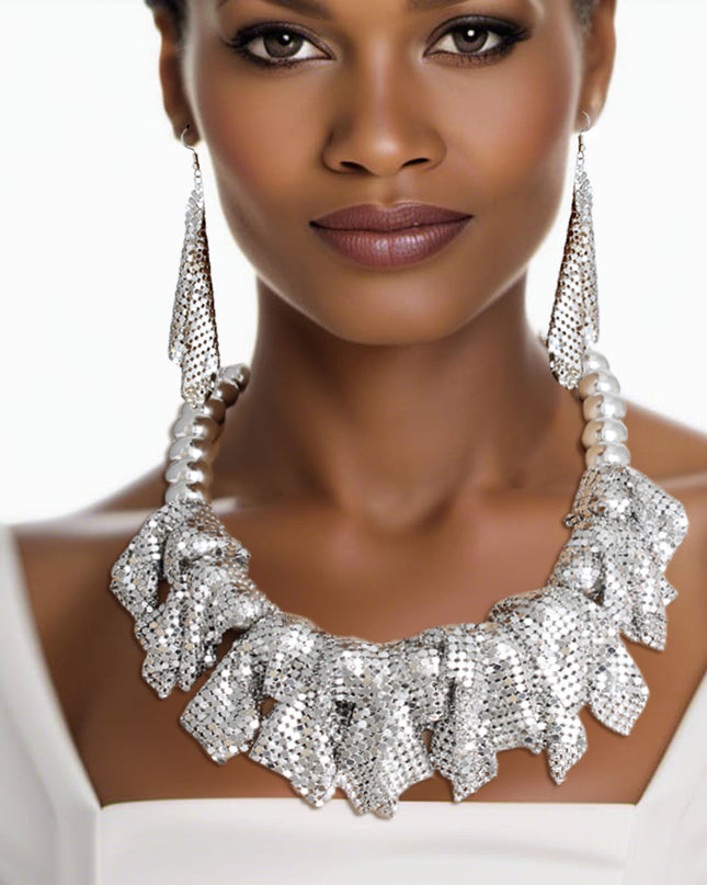 Silver Ball and Mesh Necklace
