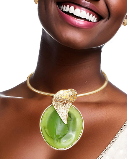 Gold Curved Leaf Green Pendant Set