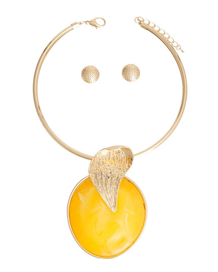 Gold Curved Leaf Yellow Pendant Set